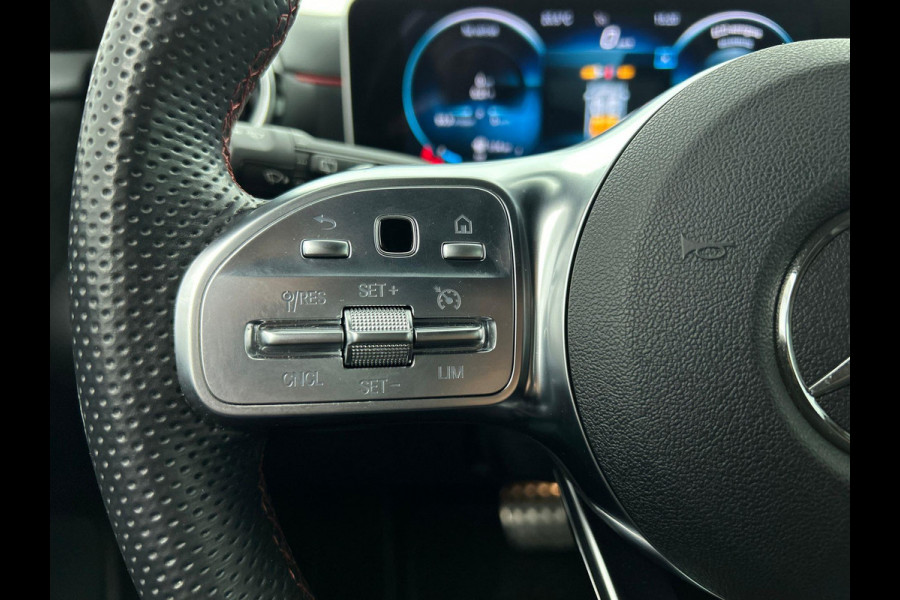 Mercedes-Benz A-Klasse 180 Business Solution AMG(NL auto, Dealer onderhoud, Navi Groot, StoelV, Parkeersensoren, Carplay, Etc)