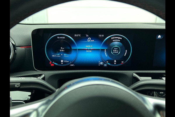 Mercedes-Benz A-Klasse 180 Business Solution AMG(NL auto, Dealer onderhoud, Navi Groot, StoelV, Parkeersensoren, Carplay, Etc)