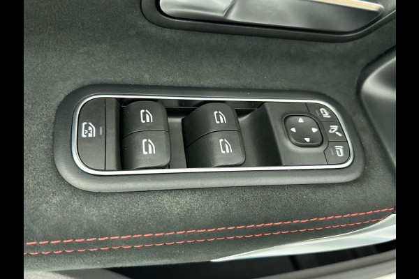 Mercedes-Benz A-Klasse 180 Business Solution AMG(NL auto, Dealer onderhoud, Navi Groot, StoelV, Parkeersensoren, Carplay, Etc)
