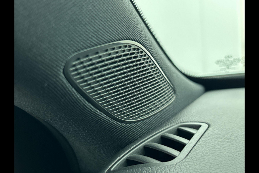 Mercedes-Benz A-Klasse 180 Business Solution AMG(NL auto, Dealer onderhoud, Navi Groot, StoelV, Parkeersensoren, Carplay, Etc)