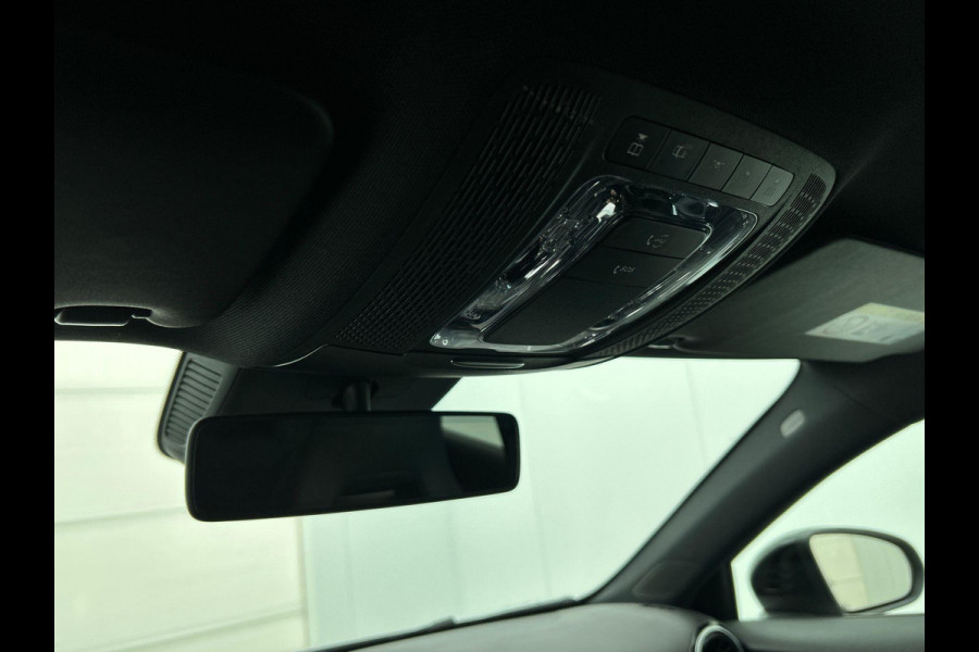 Mercedes-Benz A-Klasse 180 Business Solution AMG(NL auto, Dealer onderhoud, Navi Groot, StoelV, Parkeersensoren, Carplay, Etc)