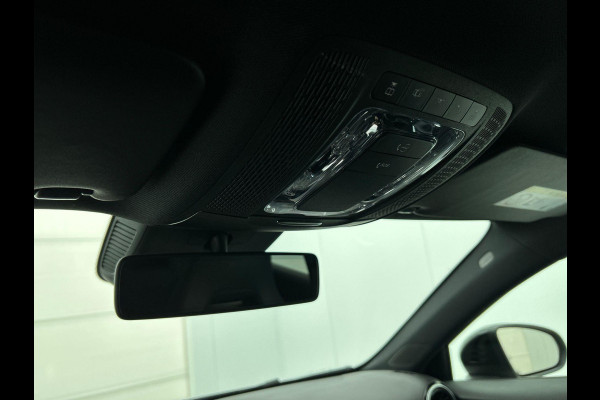Mercedes-Benz A-Klasse 180 Business Solution AMG(NL auto, Dealer onderhoud, Navi Groot, StoelV, Parkeersensoren, Carplay, Etc)