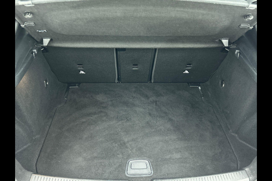 Mercedes-Benz A-Klasse 180 Business Solution AMG(NL auto, Dealer onderhoud, Navi Groot, StoelV, Parkeersensoren, Carplay, Etc)