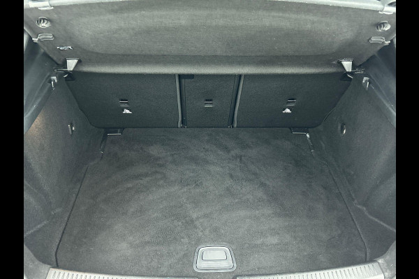 Mercedes-Benz A-Klasse 180 Business Solution AMG(NL auto, Dealer onderhoud, Navi Groot, StoelV, Parkeersensoren, Carplay, Etc)