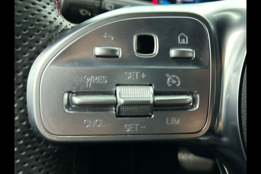 Mercedes-Benz A-Klasse 180 Business Solution AMG(NL auto, Dealer onderhoud, Navi Groot, StoelV, Parkeersensoren, Carplay, Etc)