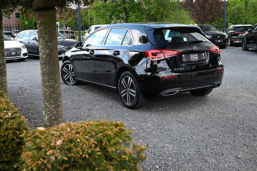 Mercedes-Benz A-Klasse 250 e Progressive 218 PK Widescreen Half/Leer Sfeerverlichting LED 17''