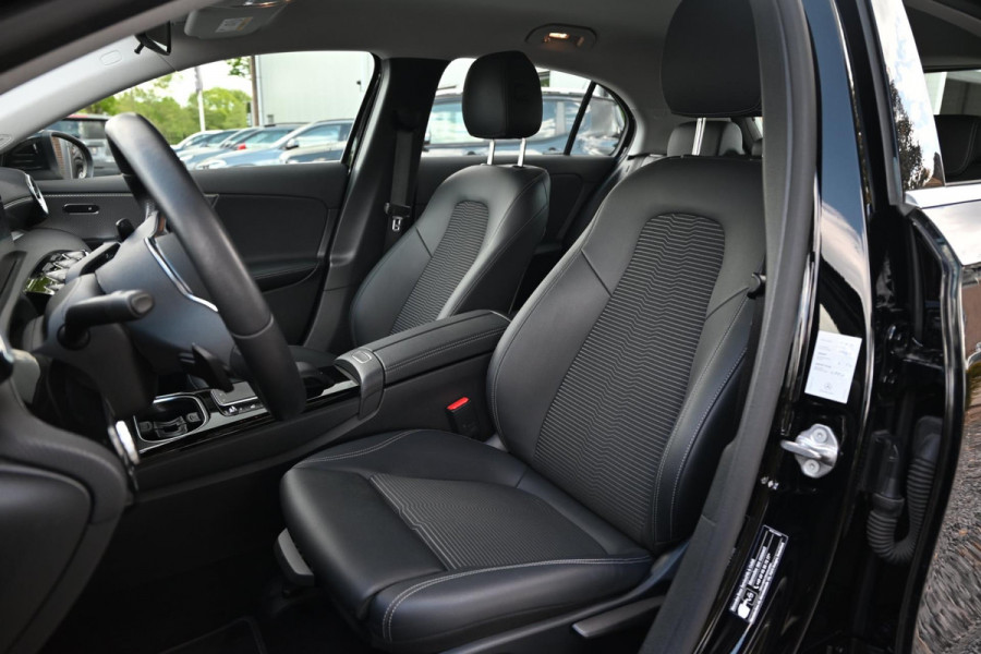Mercedes-Benz A-Klasse 250 e Progressive 218 PK Widescreen Half/Leer Sfeerverlichting LED 17''