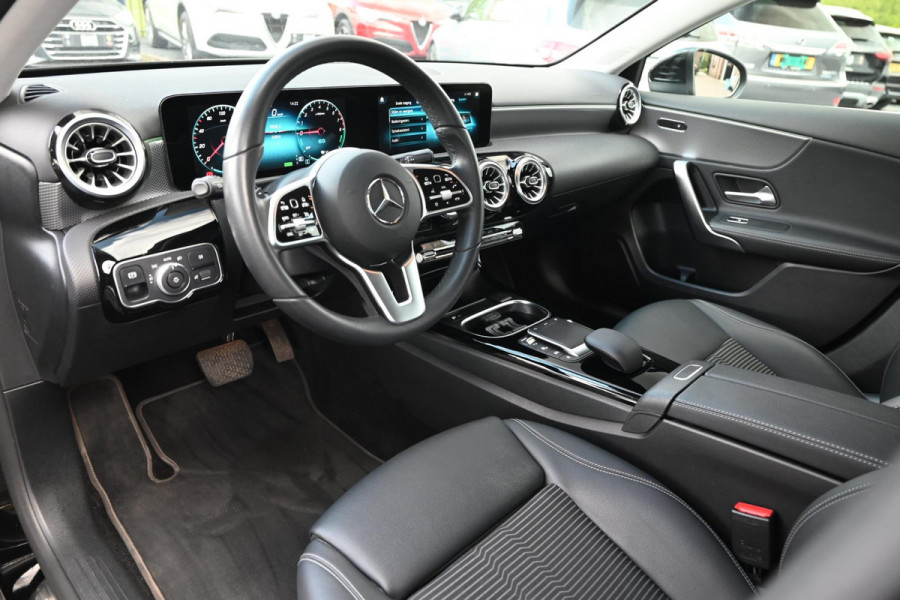 Mercedes-Benz A-Klasse 250 e Progressive 218 PK Widescreen Half/Leer Sfeerverlichting LED 17''
