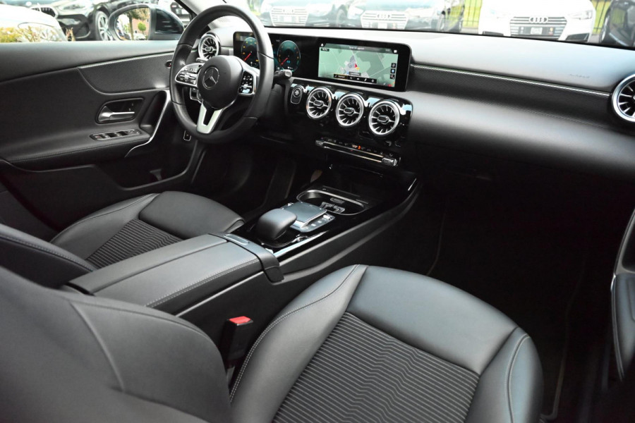 Mercedes-Benz A-Klasse 250 e Progressive 218 PK Widescreen Half/Leer Sfeerverlichting LED 17''