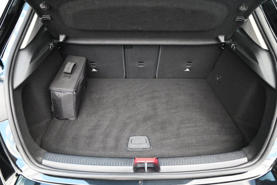 Mercedes-Benz A-Klasse 250 e Progressive 218 PK Widescreen Half/Leer Sfeerverlichting LED 17''