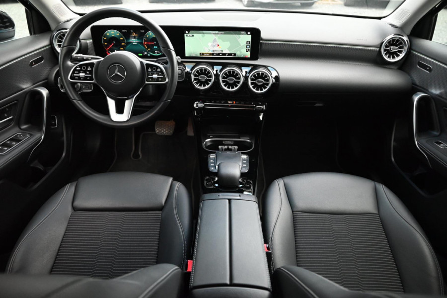Mercedes-Benz A-Klasse 250 e Progressive 218 PK Widescreen Half/Leer Sfeerverlichting LED 17''