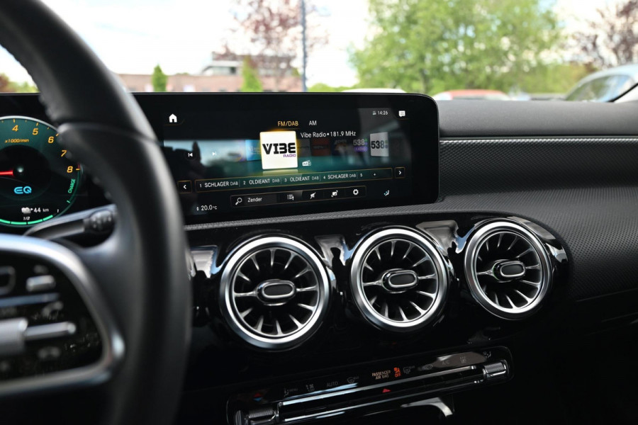 Mercedes-Benz A-Klasse 250 e Progressive 218 PK Widescreen Half/Leer Sfeerverlichting LED 17''