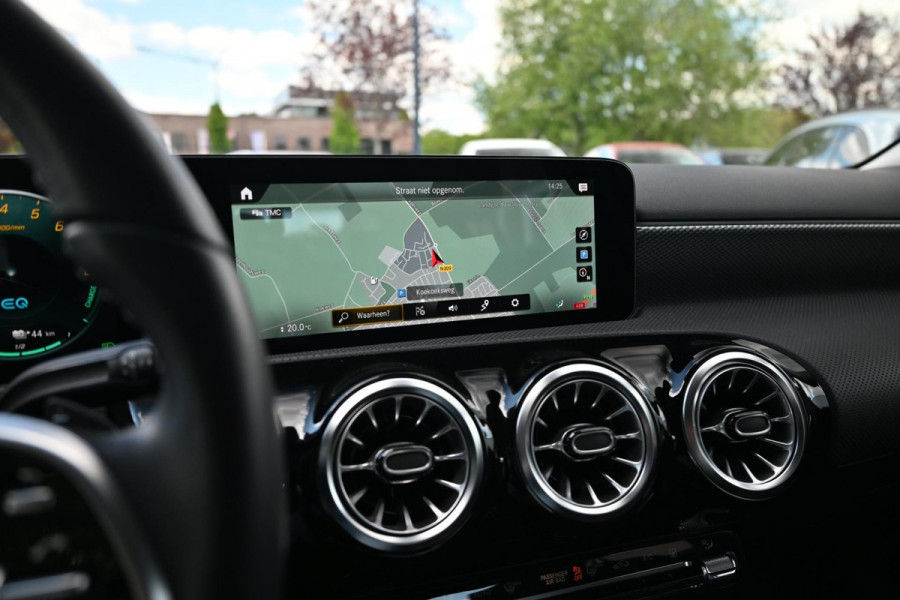Mercedes-Benz A-Klasse 250 e Progressive 218 PK Widescreen Half/Leer Sfeerverlichting LED 17''