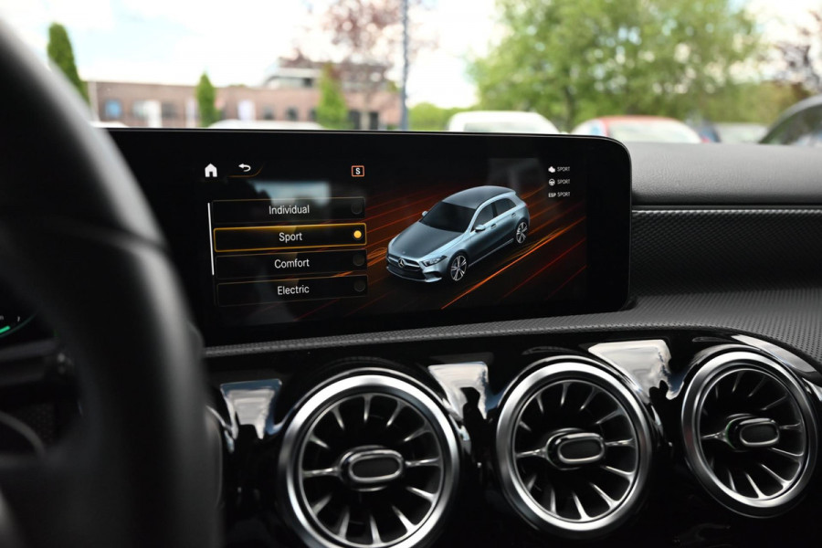 Mercedes-Benz A-Klasse 250 e Progressive 218 PK Widescreen Half/Leer Sfeerverlichting LED 17''