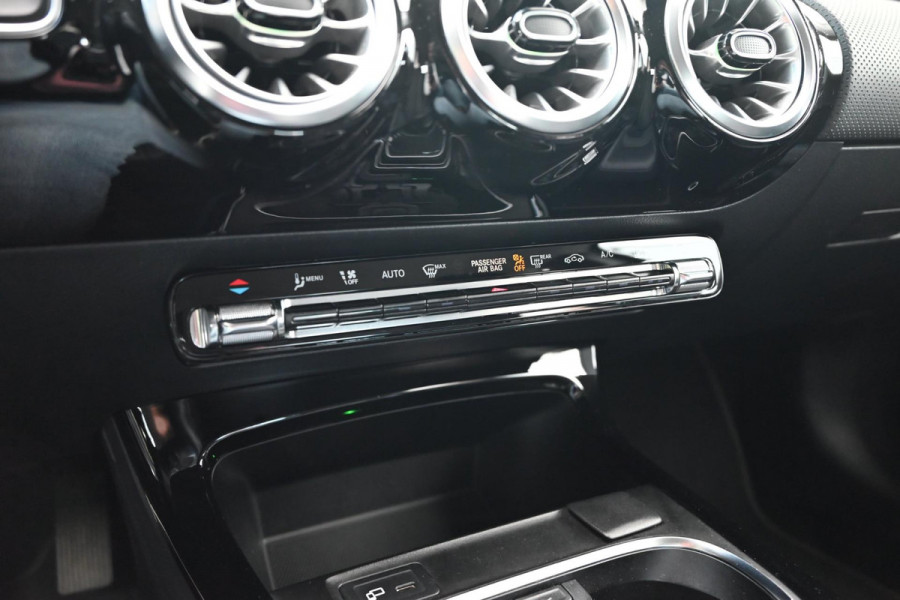 Mercedes-Benz A-Klasse 250 e Progressive 218 PK Widescreen Half/Leer Sfeerverlichting LED 17''