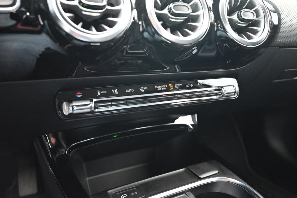 Mercedes-Benz A-Klasse 250 e Progressive 218 PK Widescreen Half/Leer Sfeerverlichting LED 17''