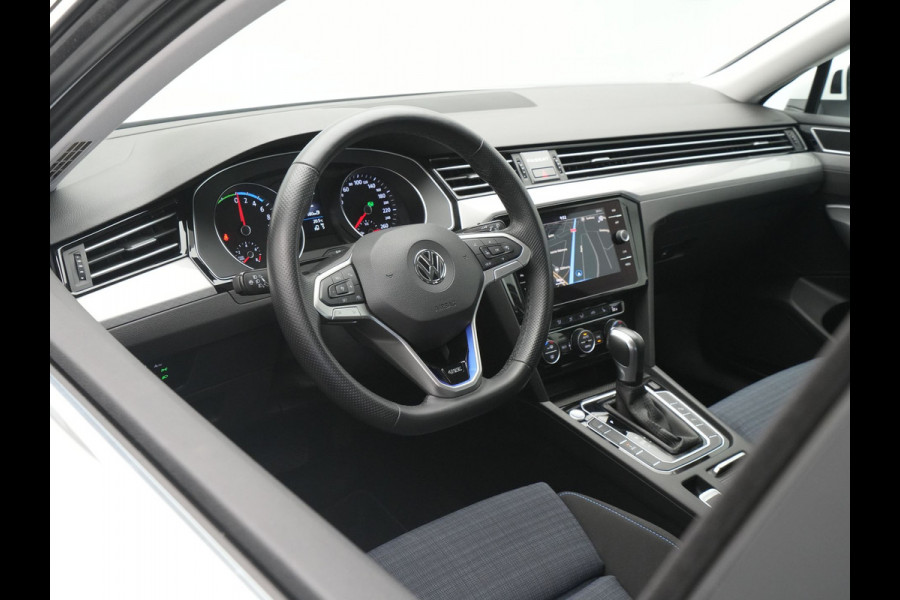 Volkswagen Passat Variant 1.4 TSI 218pk PHEV GTE Navigatie Camera Side Assist Stoelverwarming 112