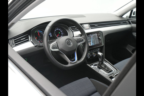 Volkswagen Passat Variant 1.4 TSI 218pk PHEV GTE Navigatie Camera Side Assist Stoelverwarming 112