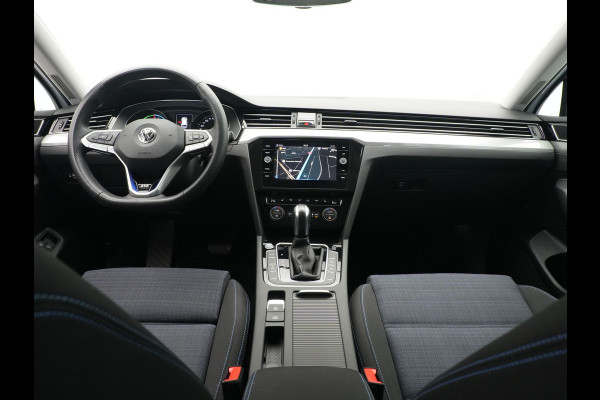 Volkswagen Passat Variant 1.4 TSI 218pk PHEV GTE Navigatie Camera Side Assist Stoelverwarming 112