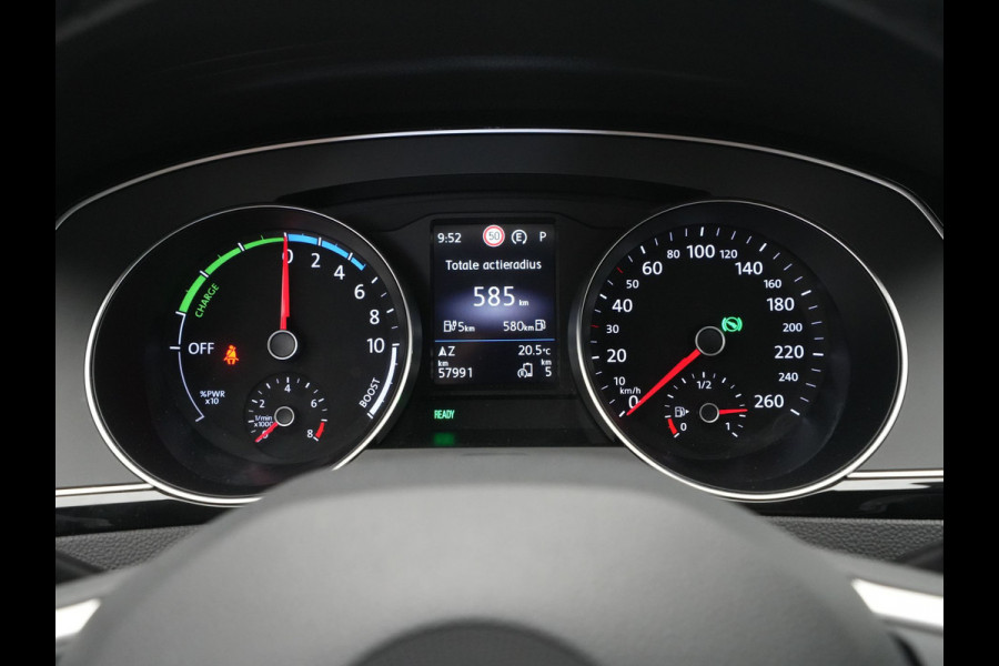 Volkswagen Passat Variant 1.4 TSI 218pk PHEV GTE Navigatie Camera Side Assist Stoelverwarming 112