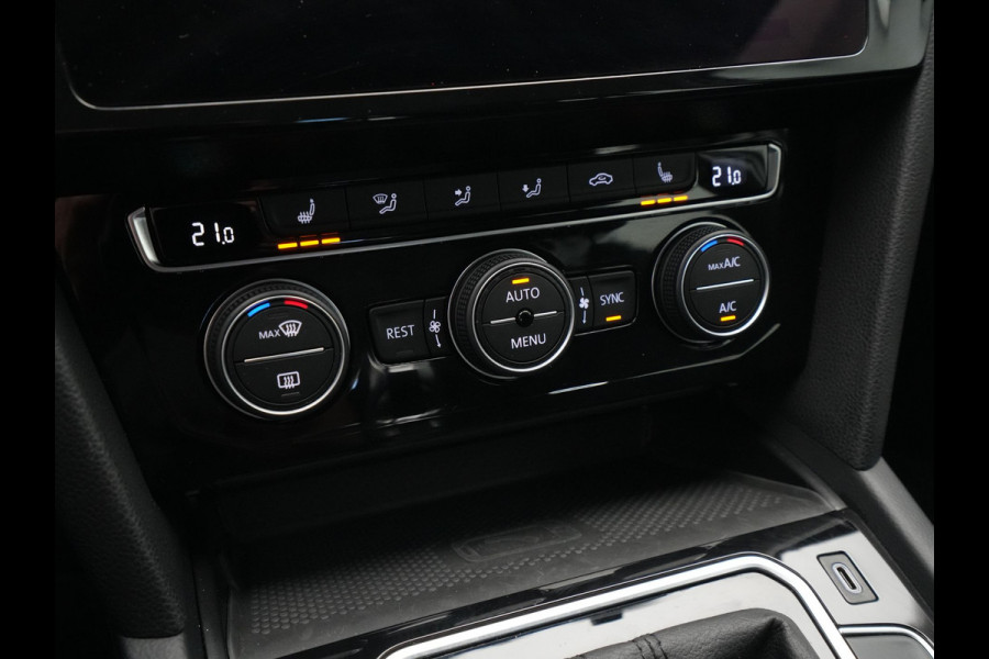 Volkswagen Passat Variant 1.4 TSI 218pk PHEV GTE Navigatie Camera Side Assist Stoelverwarming 112