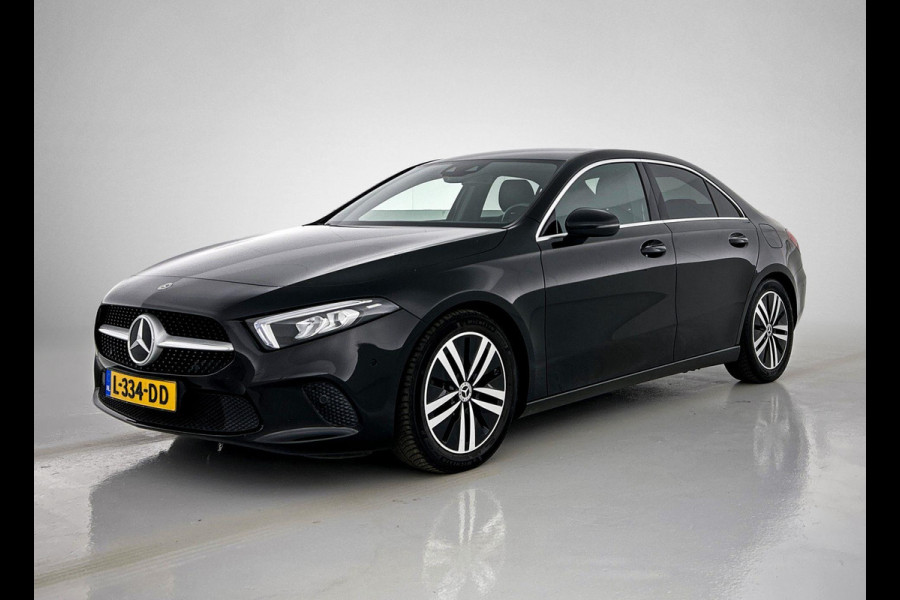 Mercedes-Benz A-Klasse 180 Business Solution Luxury(1e Eig, Dealer OndH, NL-auto, Sfeer-verlichting, Navi Groot, Leer, Camera, Etc