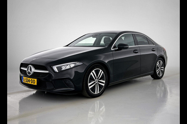 Mercedes-Benz A-Klasse 180 Business Solution Luxury(1e Eig, Dealer OndH, NL-auto, Sfeer-verlichting, Navi Groot, Leer, Camera, Etc