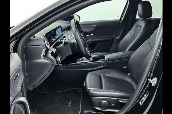 Mercedes-Benz A-Klasse 180 Business Solution Luxury(1e Eig, Dealer OndH, NL-auto, Sfeer-verlichting, Navi Groot, Leer, Camera, Etc