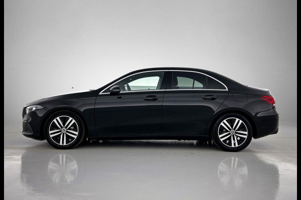 Mercedes-Benz A-Klasse 180 Business Solution Luxury(1e Eig, Dealer OndH, NL-auto, Sfeer-verlichting, Navi Groot, Leer, Camera, Etc