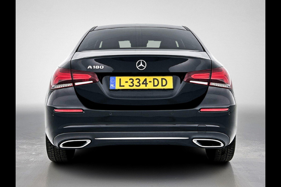 Mercedes-Benz A-Klasse 180 Business Solution Luxury(1e Eig, Dealer OndH, NL-auto, Sfeer-verlichting, Navi Groot, Leer, Camera, Etc