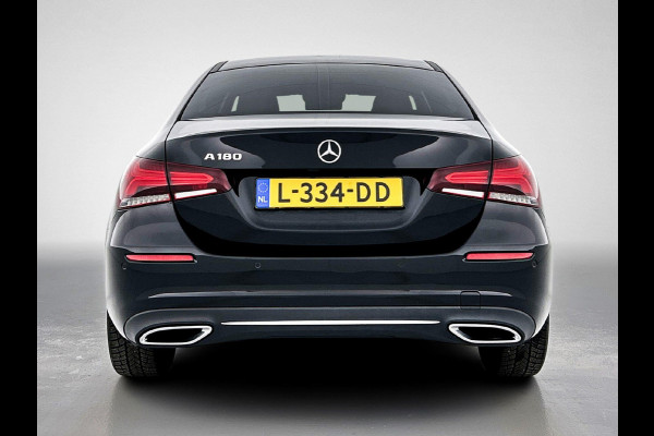 Mercedes-Benz A-Klasse 180 Business Solution Luxury(1e Eig, Dealer OndH, NL-auto, Sfeer-verlichting, Navi Groot, Leer, Camera, Etc
