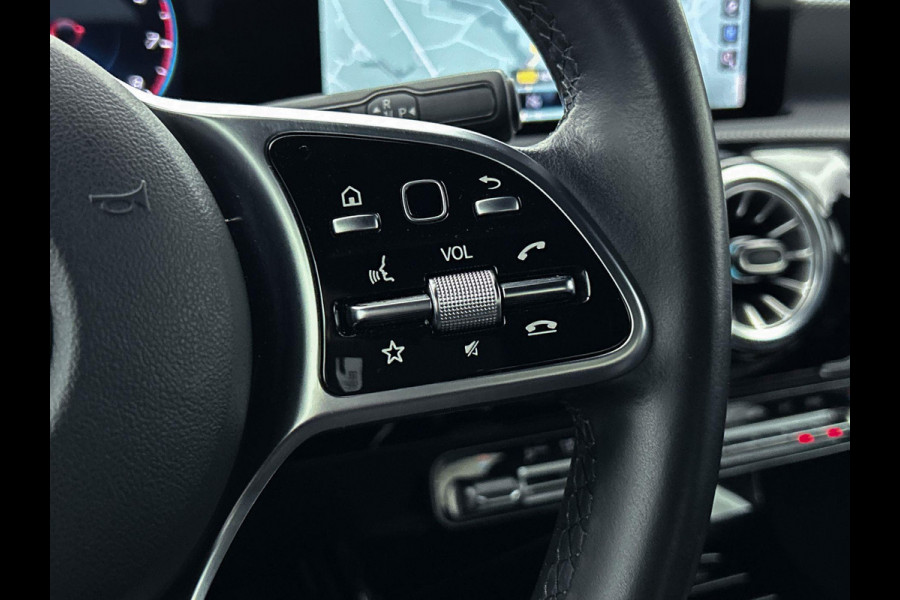 Mercedes-Benz A-Klasse 180 Business Solution Luxury(1e Eig, Dealer OndH, NL-auto, Sfeer-verlichting, Navi Groot, Leer, Camera, Etc