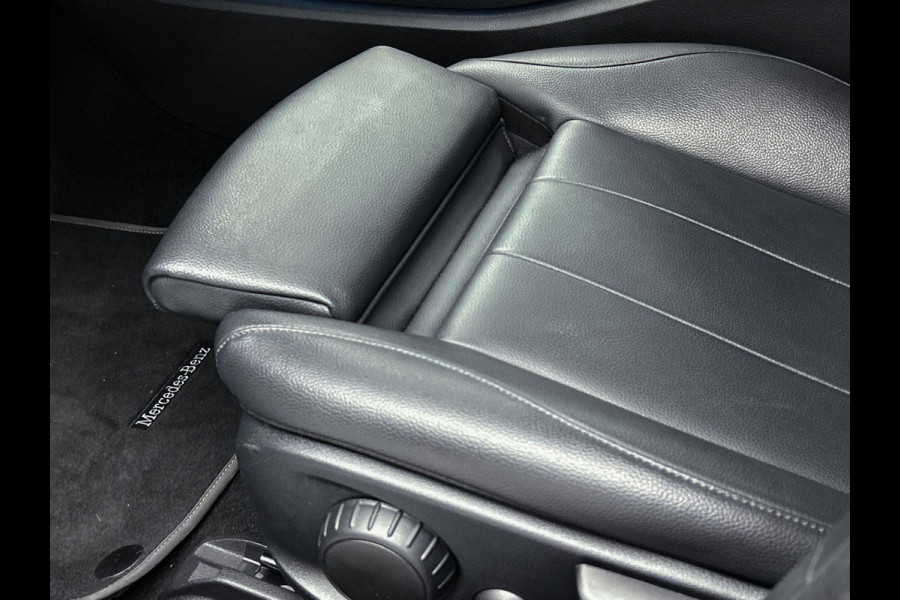 Mercedes-Benz A-Klasse 180 Business Solution Luxury(1e Eig, Dealer OndH, NL-auto, Sfeer-verlichting, Navi Groot, Leer, Camera, Etc