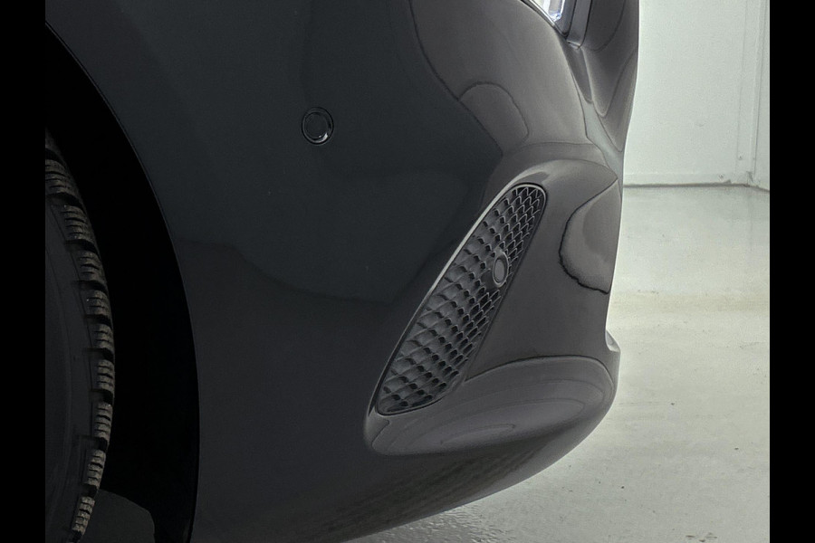 Mercedes-Benz A-Klasse 180 Business Solution Luxury(1e Eig, Dealer OndH, NL-auto, Sfeer-verlichting, Navi Groot, Leer, Camera, Etc