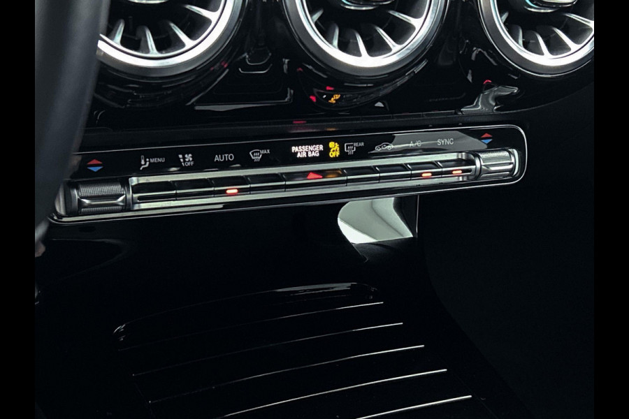 Mercedes-Benz A-Klasse 180 Business Solution Luxury(1e Eig, Dealer OndH, NL-auto, Sfeer-verlichting, Navi Groot, Leer, Camera, Etc