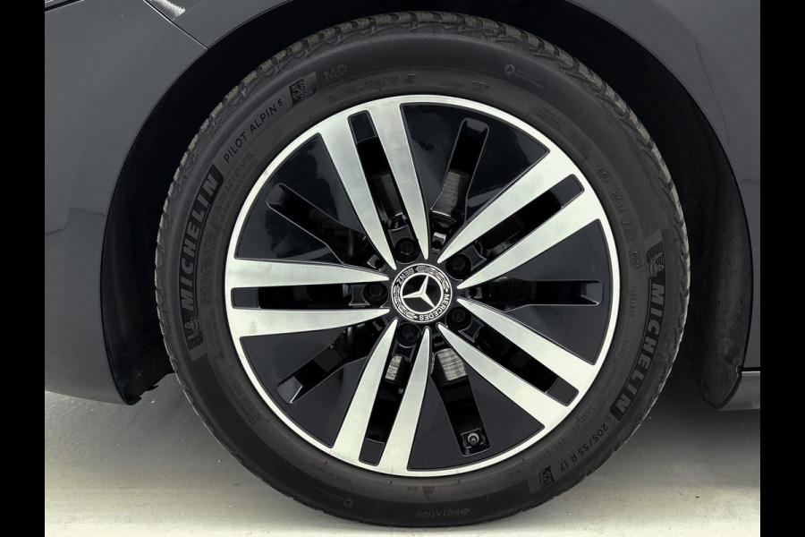 Mercedes-Benz A-Klasse 180 Business Solution Luxury(1e Eig, Dealer OndH, NL-auto, Sfeer-verlichting, Navi Groot, Leer, Camera, Etc