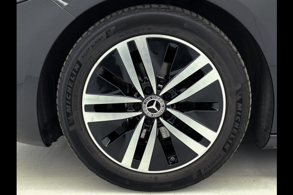Mercedes-Benz A-Klasse 180 Business Solution Luxury(1e Eig, Dealer OndH, NL-auto, Sfeer-verlichting, Navi Groot, Leer, Camera, Etc