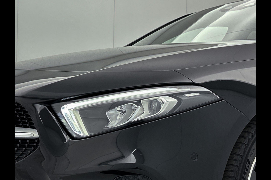 Mercedes-Benz A-Klasse 180 Business Solution Luxury(1e Eig, Dealer OndH, NL-auto, Sfeer-verlichting, Navi Groot, Leer, Camera, Etc