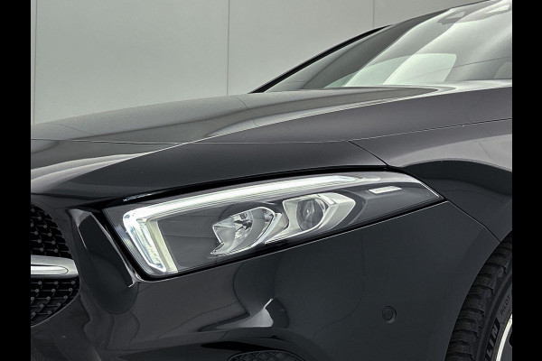 Mercedes-Benz A-Klasse 180 Business Solution Luxury(1e Eig, Dealer OndH, NL-auto, Sfeer-verlichting, Navi Groot, Leer, Camera, Etc