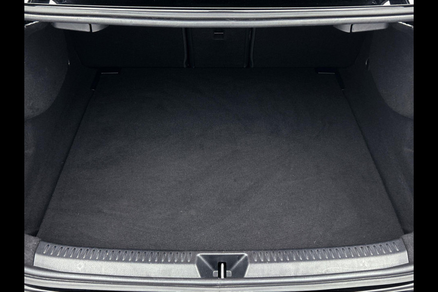 Mercedes-Benz A-Klasse 180 Business Solution Luxury(1e Eig, Dealer OndH, NL-auto, Sfeer-verlichting, Navi Groot, Leer, Camera, Etc