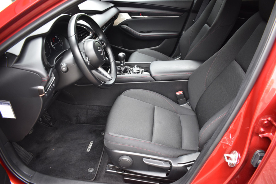 Mazda 3 2.0 e-SkyActiv-G M Hybrid 150 Sportive / Adaptive Cruise C. / Camera / Parkeerhulp / Apple Carplay / BOSE / Head up / Multimedia