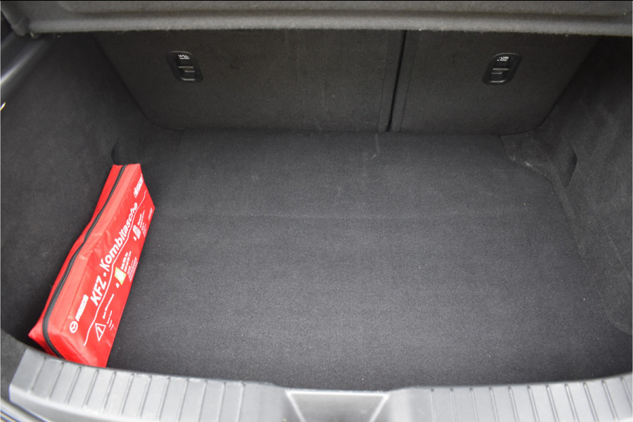 Mazda 3 2.0 e-SkyActiv-G M Hybrid 150 Sportive / Adaptive Cruise C. / Camera / Parkeerhulp / Apple Carplay / BOSE / Head up / Multimedia