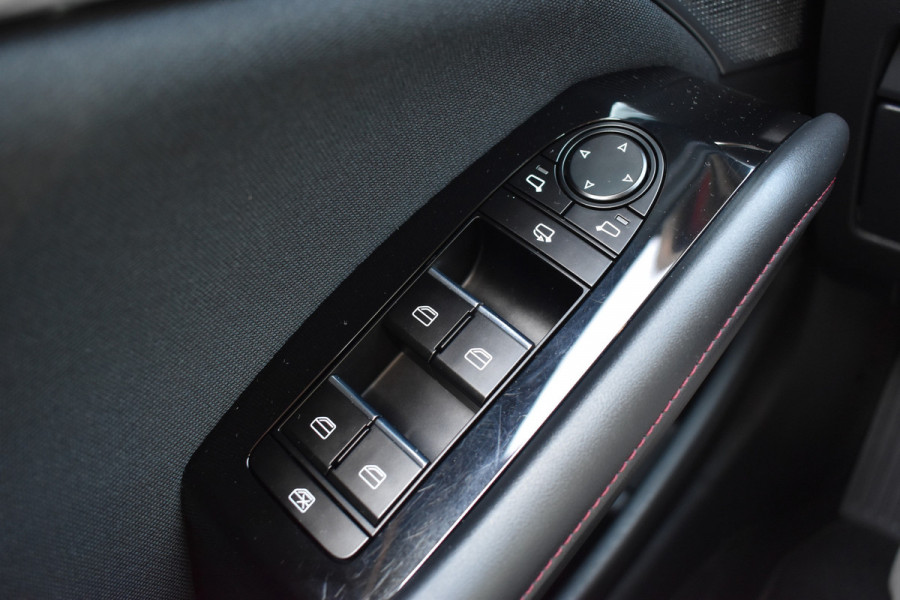 Mazda 3 2.0 e-SkyActiv-G M Hybrid 150 Sportive / Adaptive Cruise C. / Camera / Parkeerhulp / Apple Carplay / BOSE / Head up / Multimedia