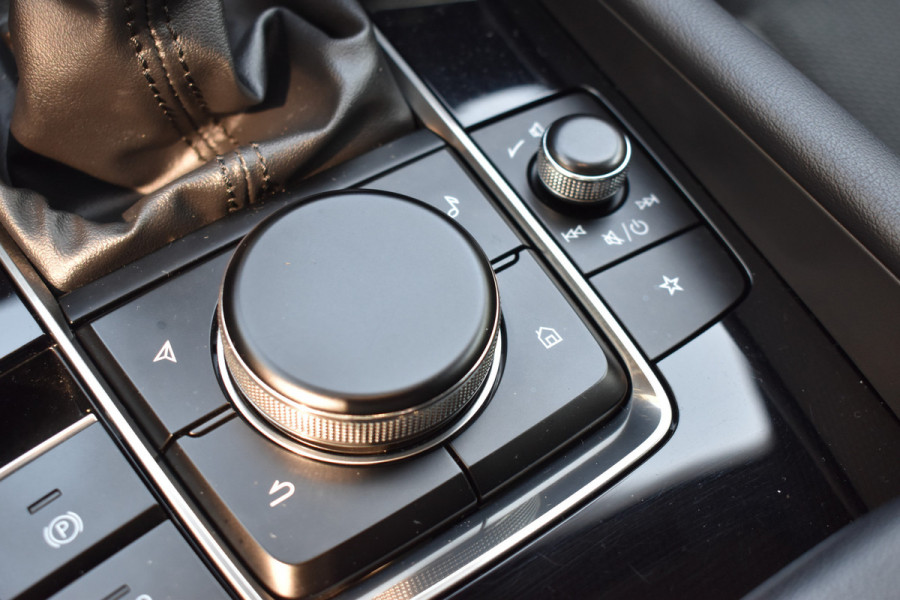 Mazda 3 2.0 e-SkyActiv-G M Hybrid 150 Sportive / Adaptive Cruise C. / Camera / Parkeerhulp / Apple Carplay / BOSE / Head up / Multimedia