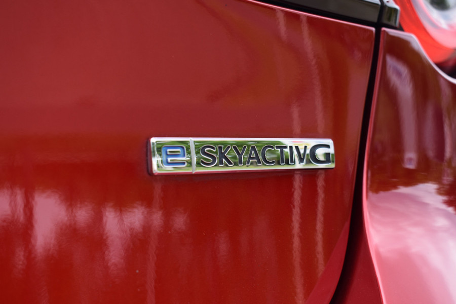 Mazda 3 2.0 e-SkyActiv-G M Hybrid 150 Sportive / Adaptive Cruise C. / Camera / Parkeerhulp / Apple Carplay / BOSE / Head up / Multimedia