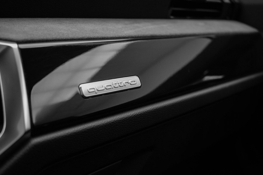 Audi Q3 Sportback 45 TFSI quattro S Edition |Pano|3xS-Line|Ambient|Elek.Stoelen|Dodehoek|