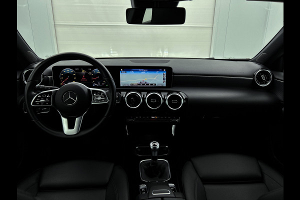 Mercedes-Benz A-Klasse 160 Advantage | Lichtmetalen velgen | Navigatie | Parking support | Inclusief 24 maanden MB Certified garantie voor Europa.