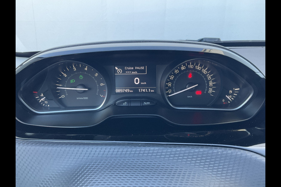 Peugeot 208 1.2 PureTech Blue Lease Executive Trekhaak Nav Pdc Carplay Voll.Onderhouden!