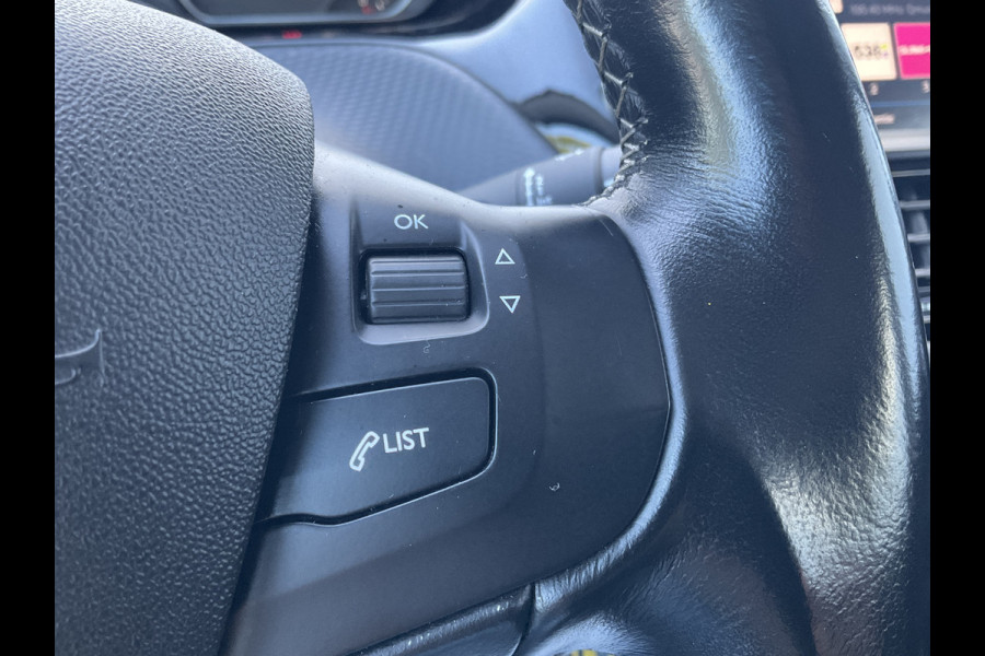 Peugeot 208 1.2 PureTech Blue Lease Executive Trekhaak Nav Pdc Carplay Voll.Onderhouden!