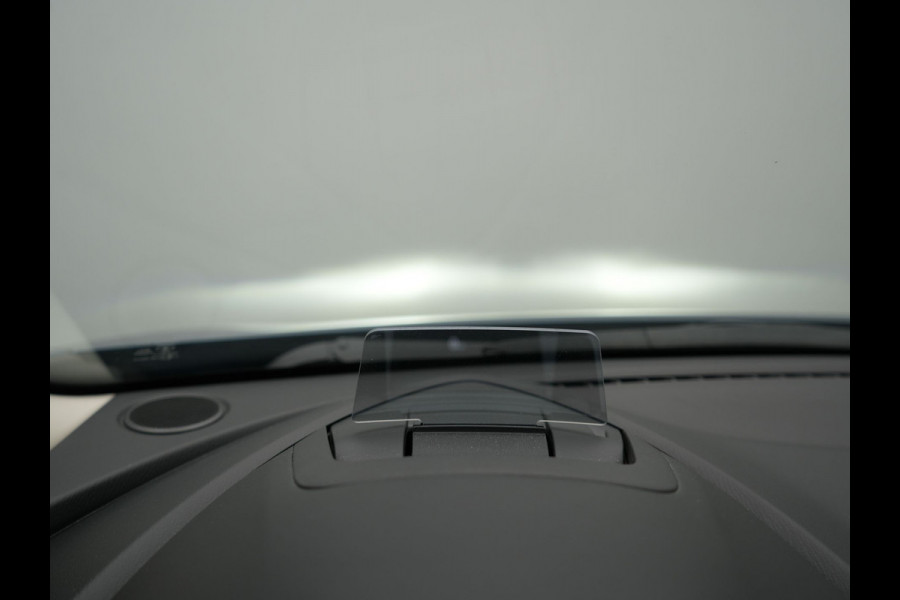 Mazda CX-3 2.0 SkyActiv-G 121 Luxury Automaat | Sportstoelen Verwarmd | Head Up | Carplay | Navigatie | Camera | DAB | L.M. 18" |